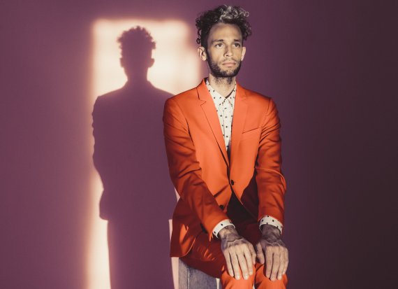 Singer-Songwriter: Wrabel